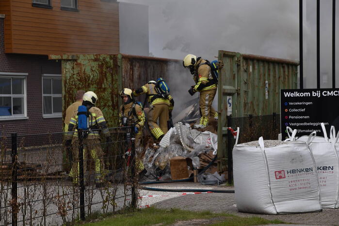 Veel rookontwikkeling bij brand in container